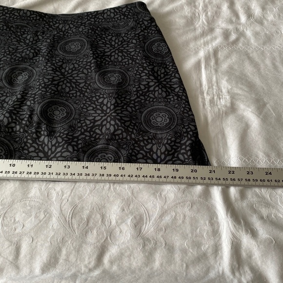 Tranquility by Colorado Clothing Women's Gray/Black Aztec Print Skort Size Small - Picture 7 of 10